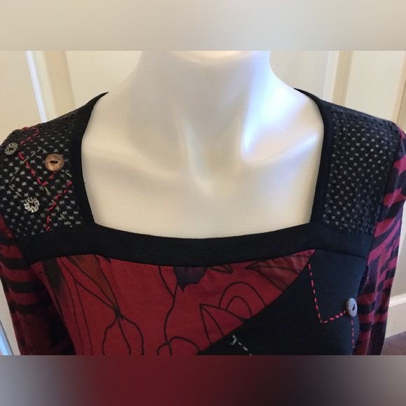 NWOT Tricotto Red Black Long Sleeve Design Top size Small - Picture 7 of 10